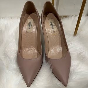 Valentino Garavani Rockstud Leather Pointed Heels/Nude/Powder Rose/Beige/38